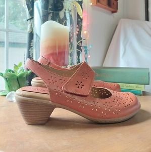 Softspots slingback Mary Jane orange leather 7.5W daisy motif shoes